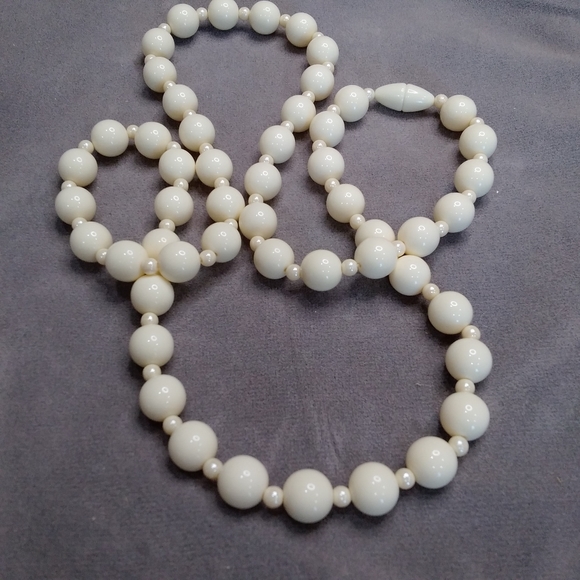 New Fashion Lustre bead necklace Ivory tone jewelry - Picture 2 of 9